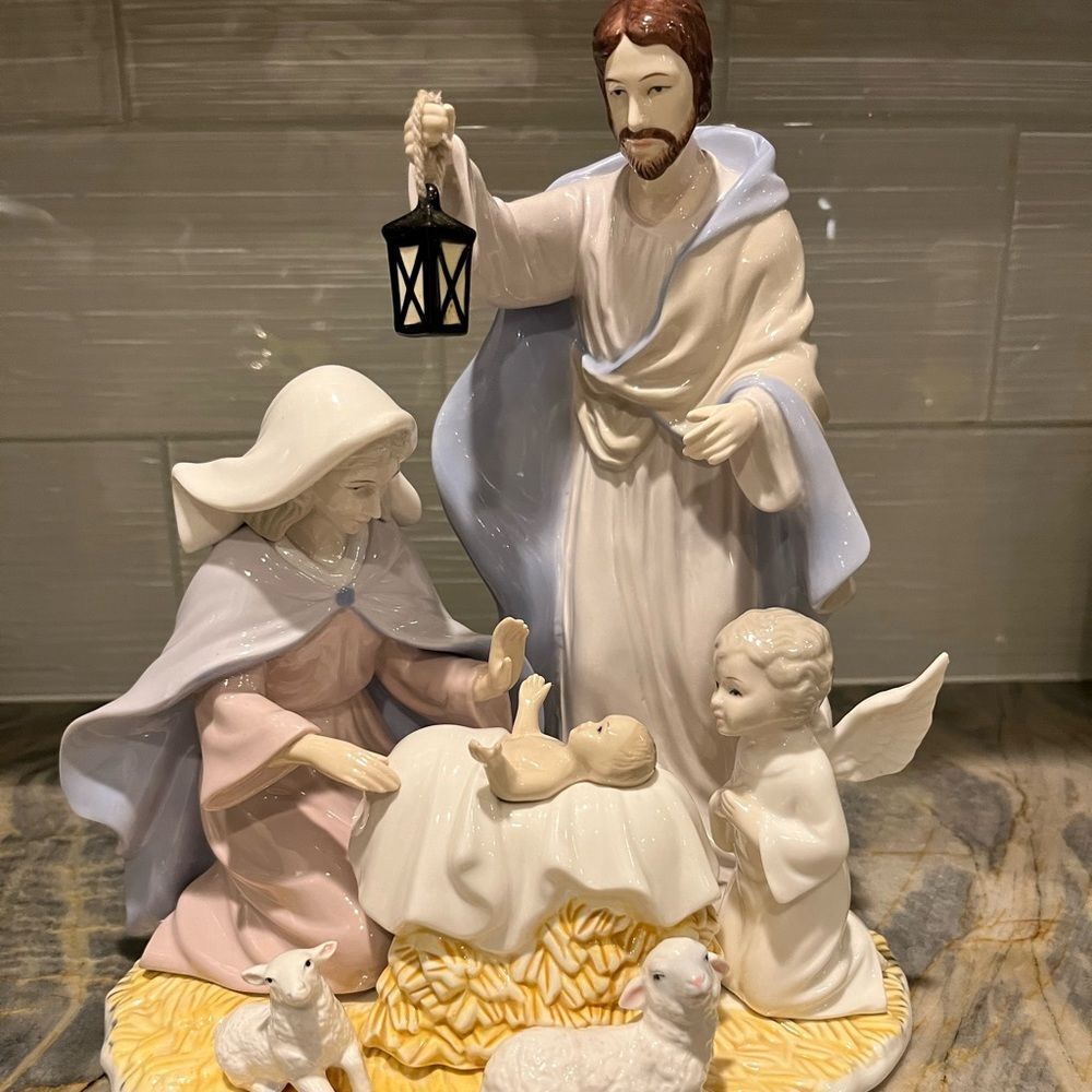 One piece ceramic nativity scene
